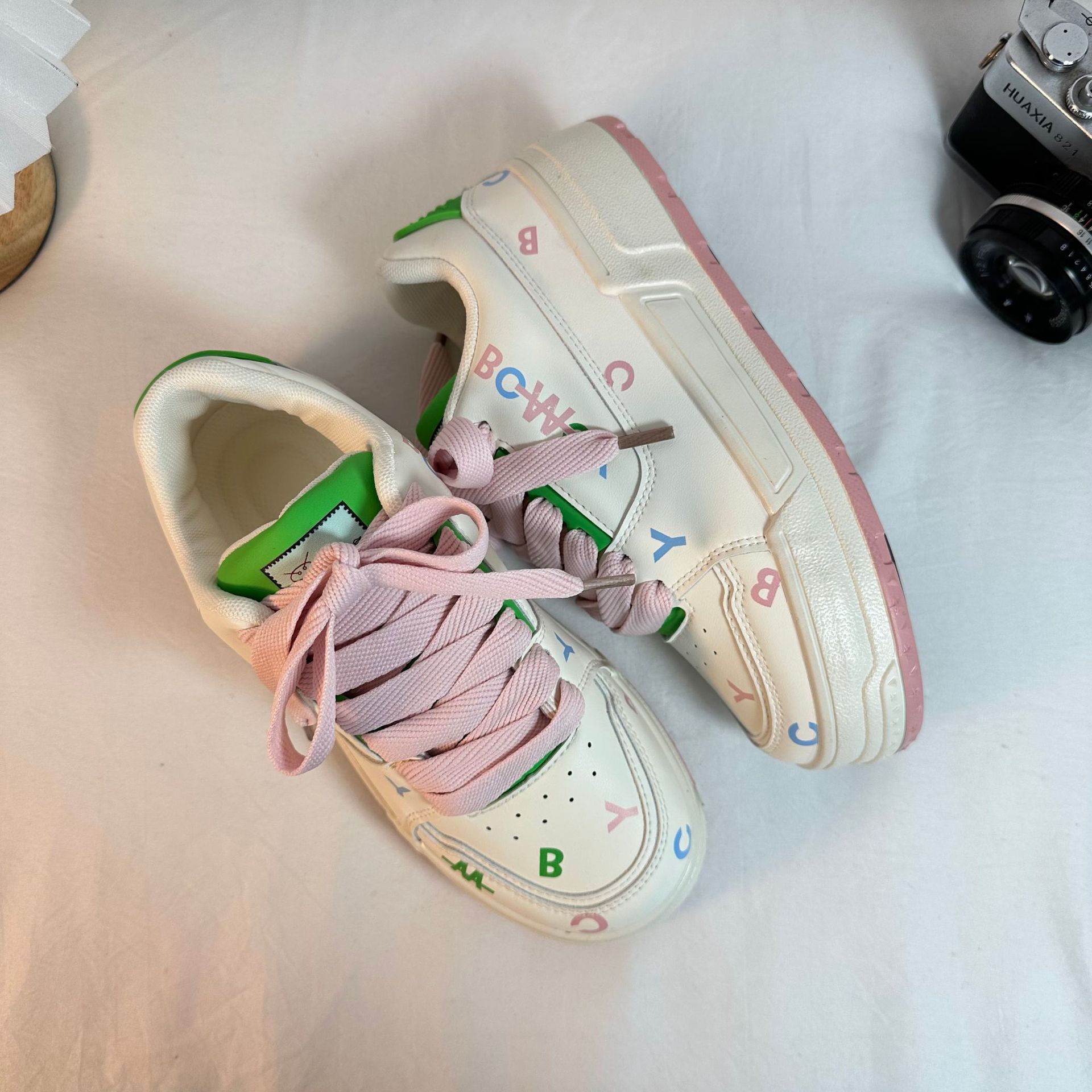 Yuanbo 2025 primavera nuevos zapatos casuales bajos estudiantes de moda universal zapatos de skate coreanos lindos zapatos deportivos