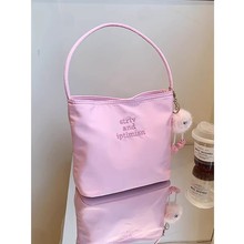 尼龙布手提包女小众设计感粉色小包包2024新款腋下水桶单肩包