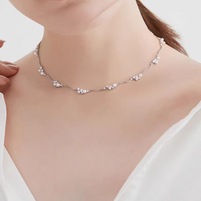 Light Luxury High-end Nebula Necklace Women's 2024 New Niche Design Imitation Pearl Clavicle Chain Necklace Accessories