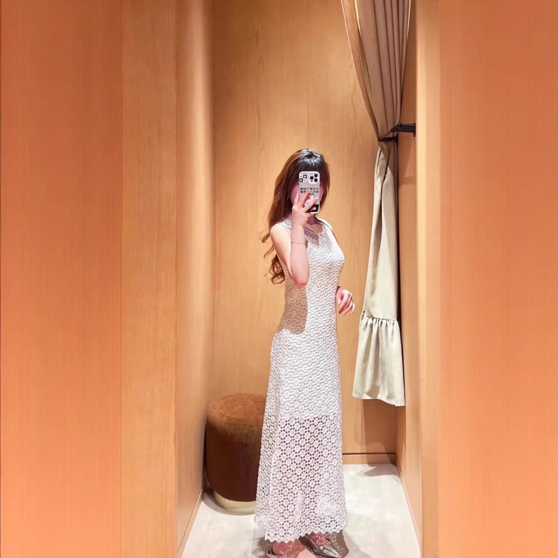 French Elegance 2026 Spring-Summer Resort Style Imitation Diamond Embellished Sleeveless Crochet Knit Long Dress