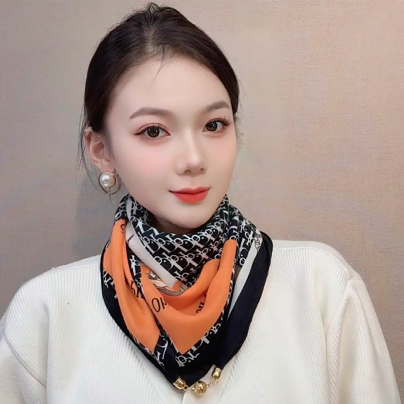 매력적인 오렌지 체인 + 자석 버클 스카프