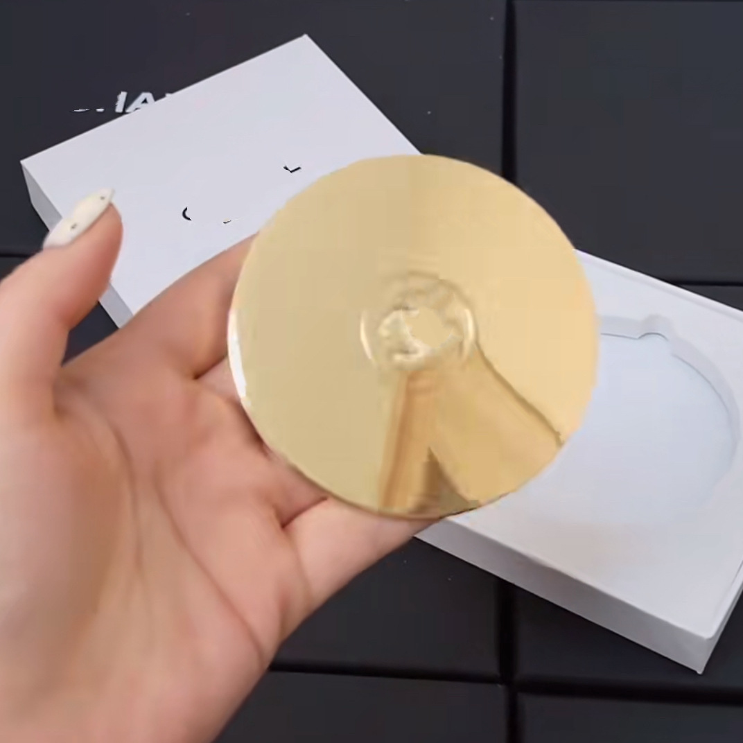 Xiangjia's luxury cream gift set for overseas markets includes a double-sided gold-plated makeup mirror with exceptional quality and generous quantity