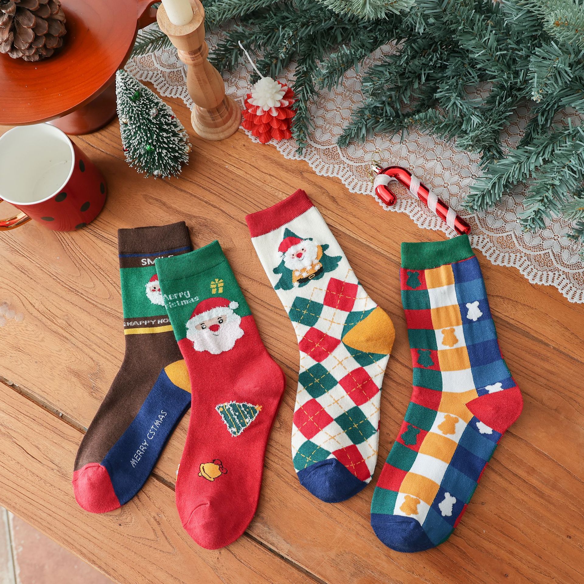 Comercio Exterior transfronterizo al por mayor calcetines de Navidad mujeres tubo medio 4 pares de cajas de regalo para regalos de Navidad calcetines largos de dibujos animados
