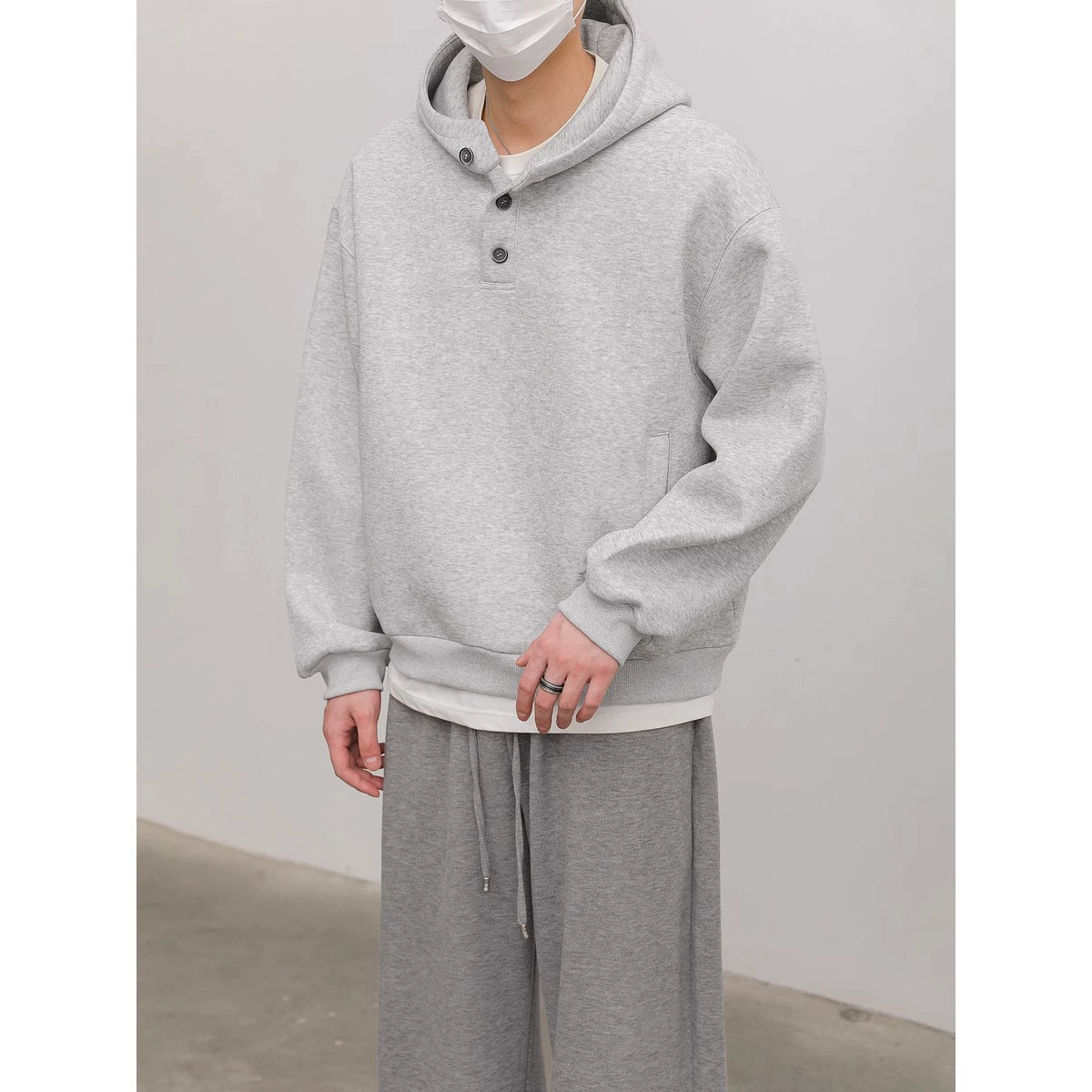 Корейская версия нишевого высокого уровня чувственные свитера мужской 2024 весна и осень новый свободный повседневный прилив пальто с капюшоном