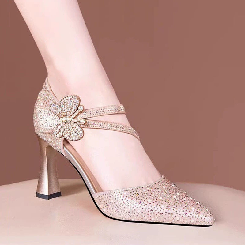 Босоножки на толстом каблуке Baotou для женщин, летние туфли на высоком каблуке 2025, новая мода с бабочками и стразами, туфли на каблуке с сумкой в стиле чхонсам.