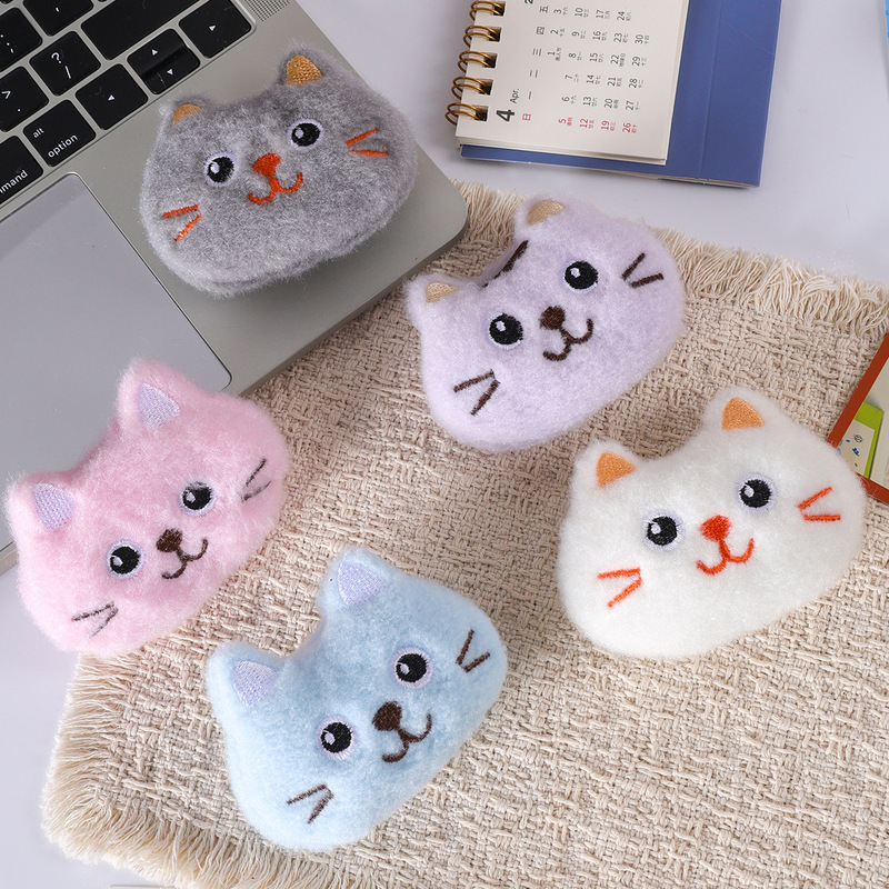 Cartoon cat pendant, small plush toy accessory, cute expression plush polka dot cat brooch, clothing and bag decoration figurine Cartoon cat pendant, small plush toy accessory, cute expression plush polka dot cat brooch, clothing and bag decoration figurine