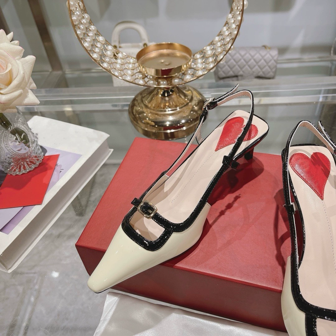 2024 новый классический мини-б buckle patent leather маленький квадрат носок шпилька высокого каблука Баотоу спина полый модные сандалии женские туфли