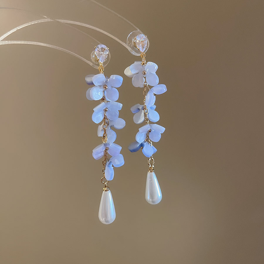 Aguja de plata, flores de diamantes dulces, gotas de agua, pendientes de borla de perlas, pendientes simples de nicho, pendientes de lujo ligero, pendientes de alta gama, mujeres