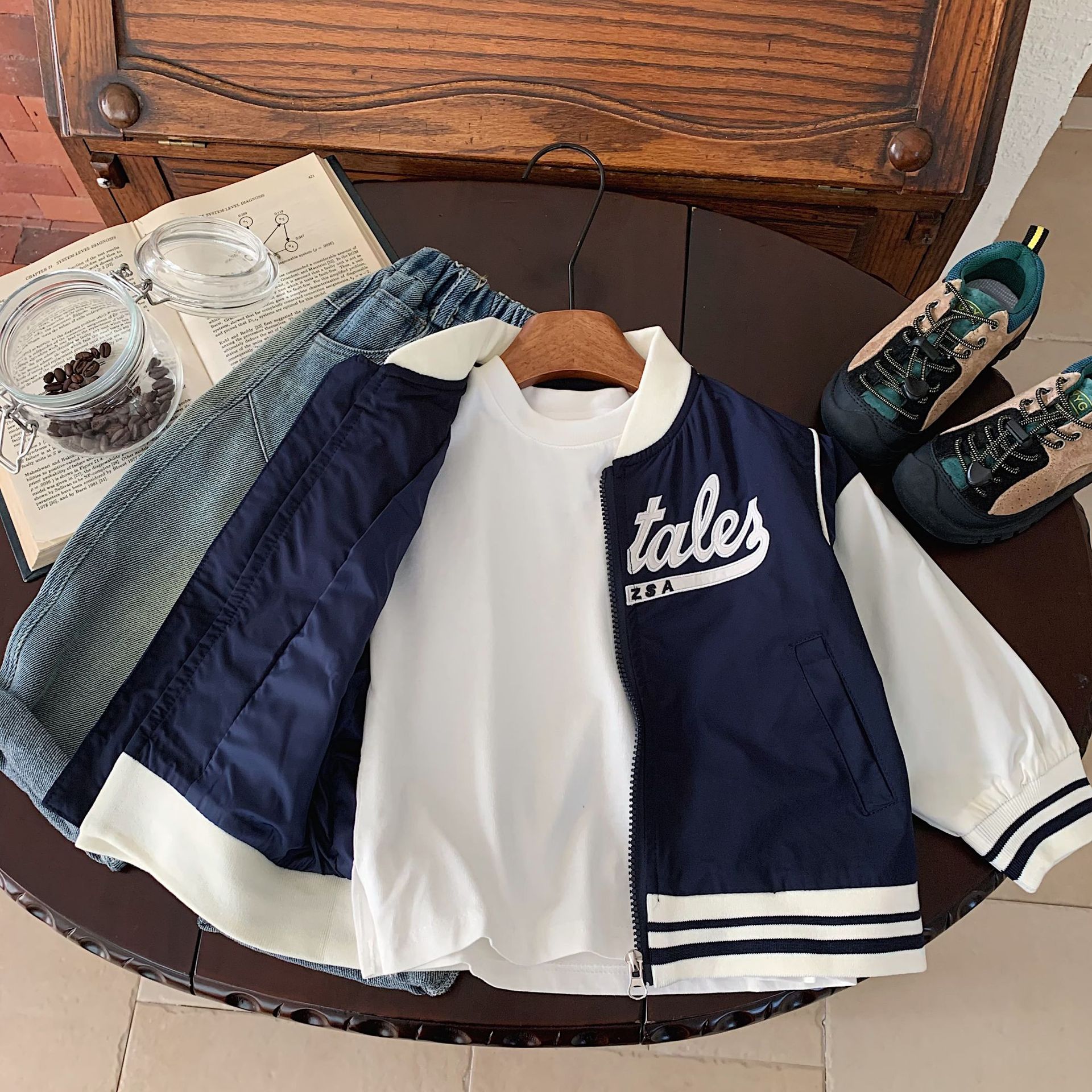 Manteau d'automne pour garçons 2024 nouvel article pour garçons et filles, version coréenne d'un ensemble de combinaison de baseball élégant pour enfants_voghion.com