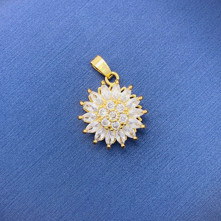 百種類のペンダントは心のままにファッションの経典を配合します。カップルの美しいペンダントは親友のアクセサリーを送ります。