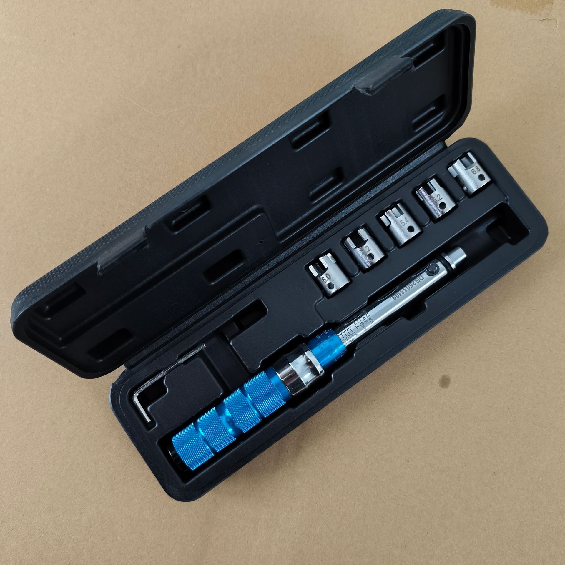 Llave de torque preestablecida llave de torque multifuncional llave de torque cromado 45 # mango de acero Escala de grabación en relieve