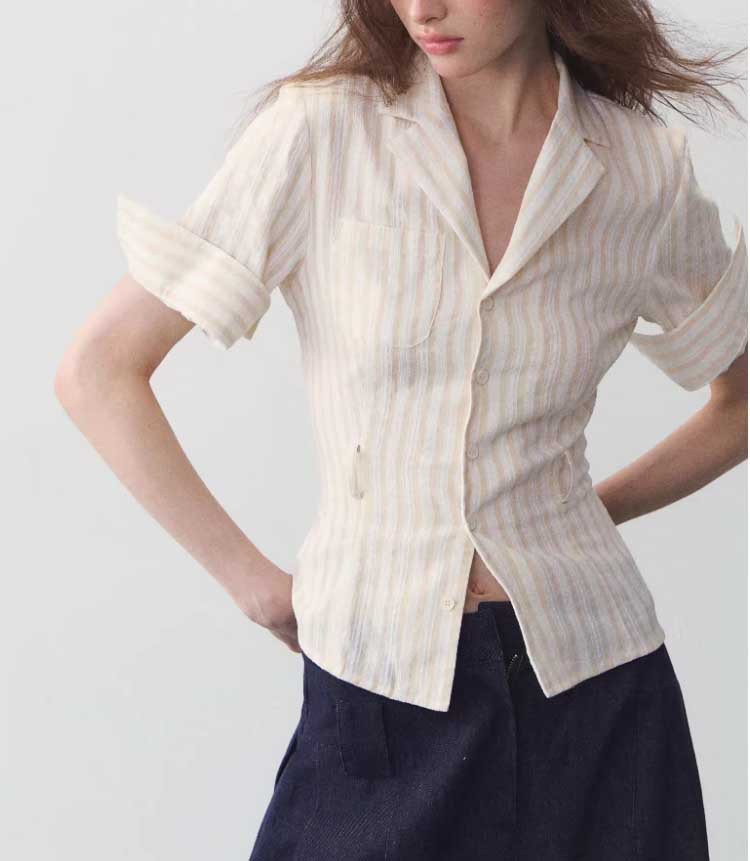Áo thun nữ cổ vest sọc ngắn tay phối thắt lưng phong cách 'Mùa hè Kikujiro' — Vàng nhạt chi tiết 4