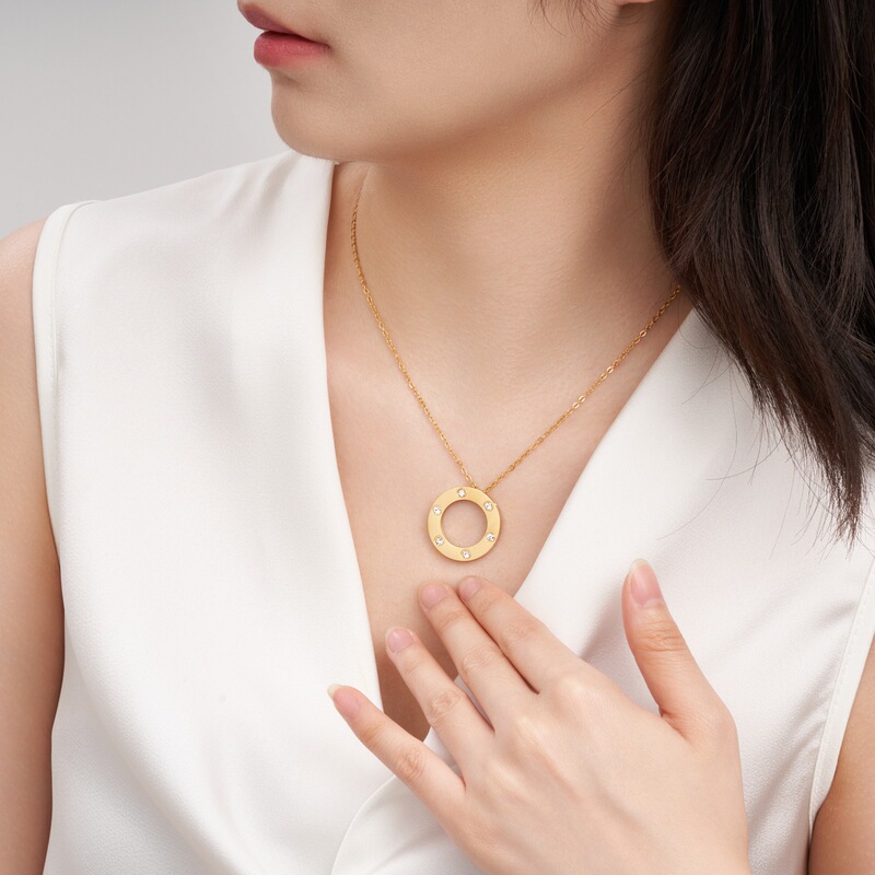 Titanium Steel Necklace Women's Rose Gold Amulet European and American Fashion Full Diamond Cake Pendant Five Diamond Non-Fading Clavicle Chain Jewelry Titanium Steel Necklace Women's Rose Gold Amulet European and American Fashion Full Diamond Cake Pendant Five Diamond Non-Fading Clavicle Chain Jewelry