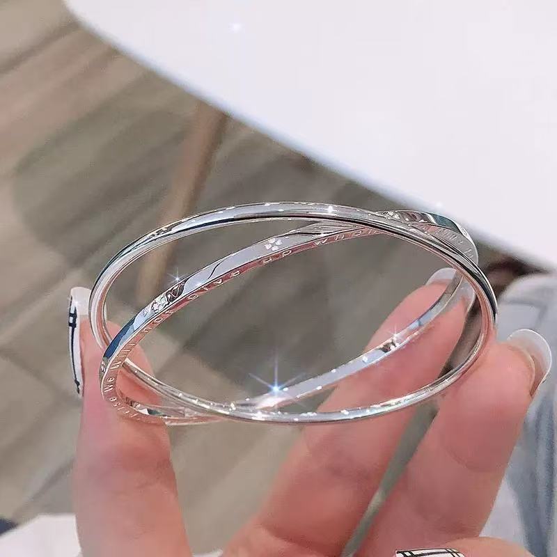 Douyinの人気のダブルリングクローバーブレスレット、女性用、多用途ブレスレット、白銅銀メッキ、三生三世ブレスレット、ニッチデザイン|undefined