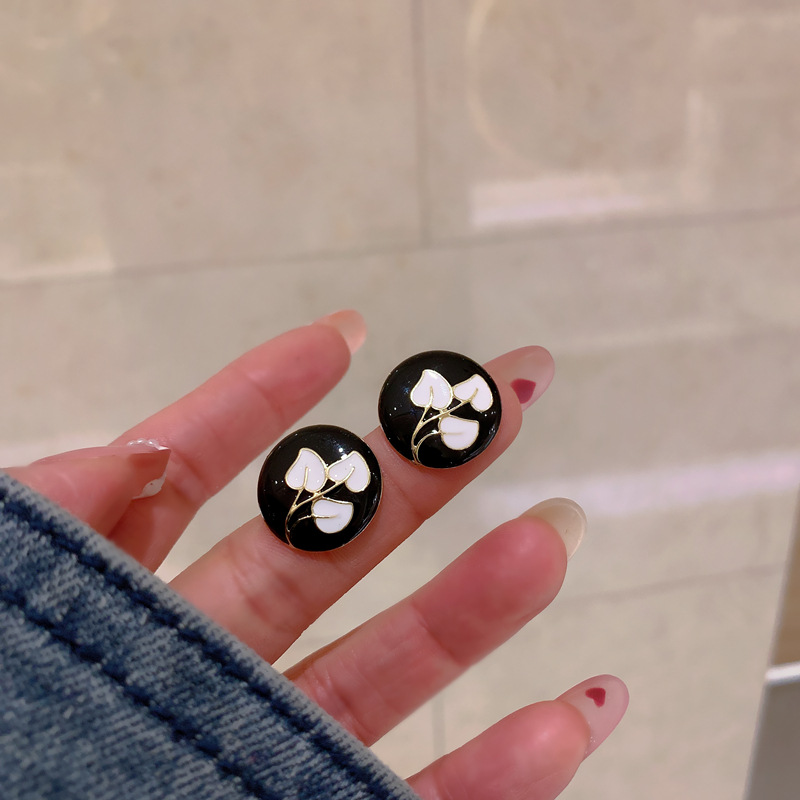 Fashion Drop Oil Little Flower Stud Earrings Cute Contrast Color Alloy Earringpicture2