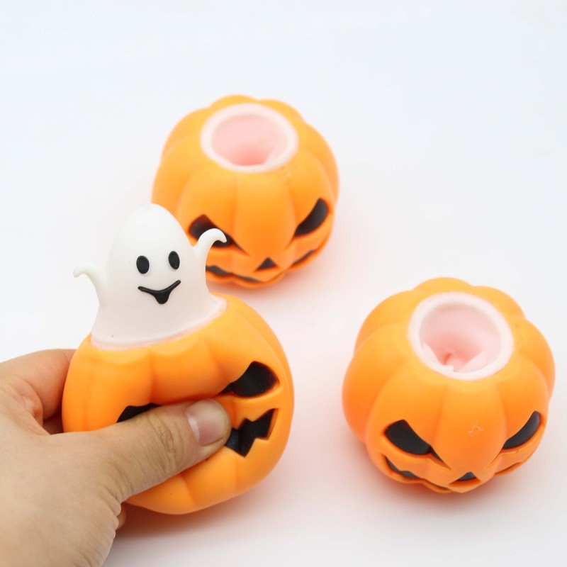ハロウィンのおかしなカボチャのつまみは幽霊の趣味を発散します。|undefined