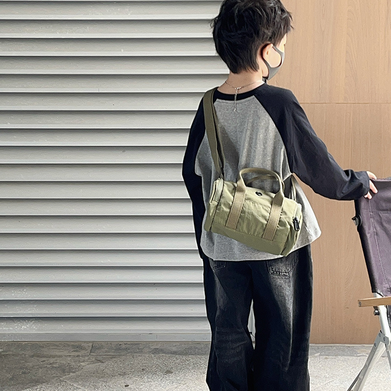 Bolso de hombro para niños y niñas de estilo coreano, color de contraste de moda, bolso de tubo portátil para bebé simple casual, nuevo bolso de almohada para niños