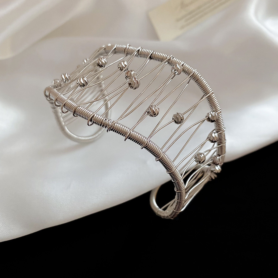 Europa y Estados Unidos plumas transfronterizas hojas bordas abiertas pulsera ligera lujosa alta sensación brazalete punk jeans de moda joyas mujeres image 80