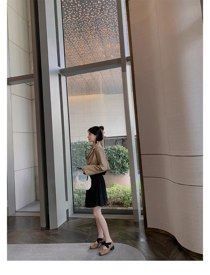 Giày búp bê nữ mũi vuông da cừu phối quai chéo, đế bệt gót thô 5 cm — Da đen (gót dày), Da đen (đáy phẳng), Màu trà sữa (gót dày), Màu trà sữa (đáy phẳng) chi tiết 125