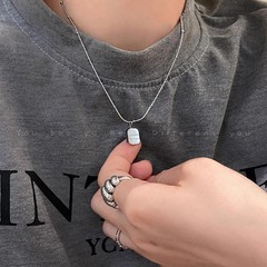 シンプルで甘いシルバーカラーのアルファベットのネックレス女性2025年の新型百合小衆鎖骨鎖冷淡な風飾り