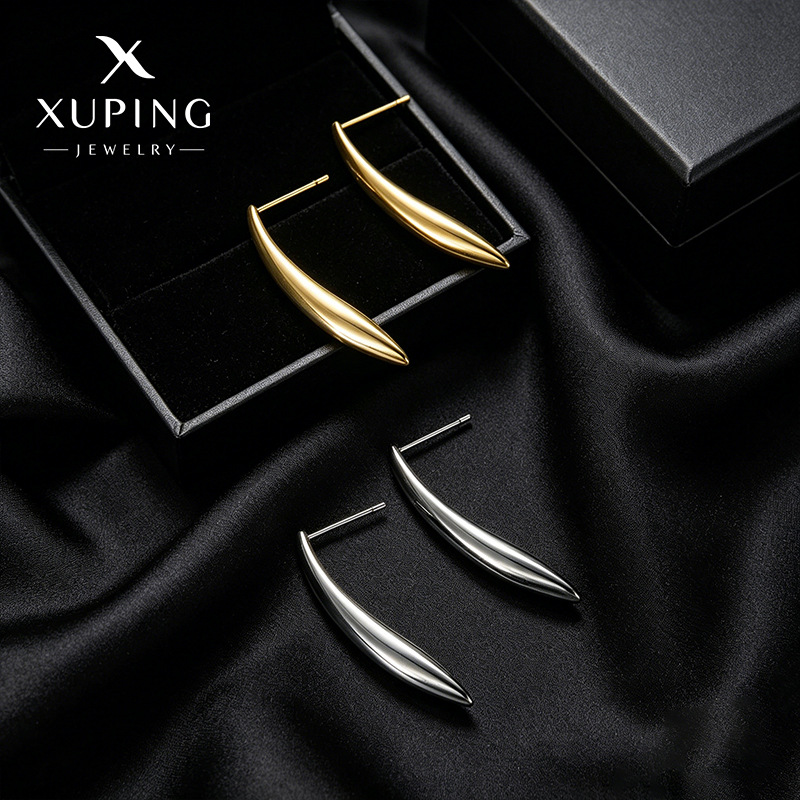 Xuping nicho de moda diseño de superficie sensible a la luz geometría de aretes largos de acero inoxidable personalidad simple auriculares al por mayor para mujeres
