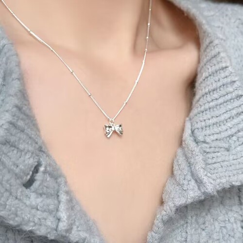 Light luxury, fashion-forward, niche-design bow-knot pendant necklace—women’s internet-celebrity best-selling clavicle chain.