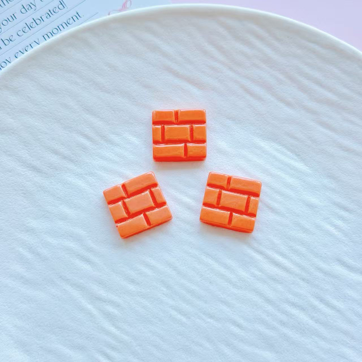 Juegos clásicos de la infancia serie de dibujos animados DIY accesorios de resina agujero zapatos pinzas de pelo caja de teléfono celular joyas parches
