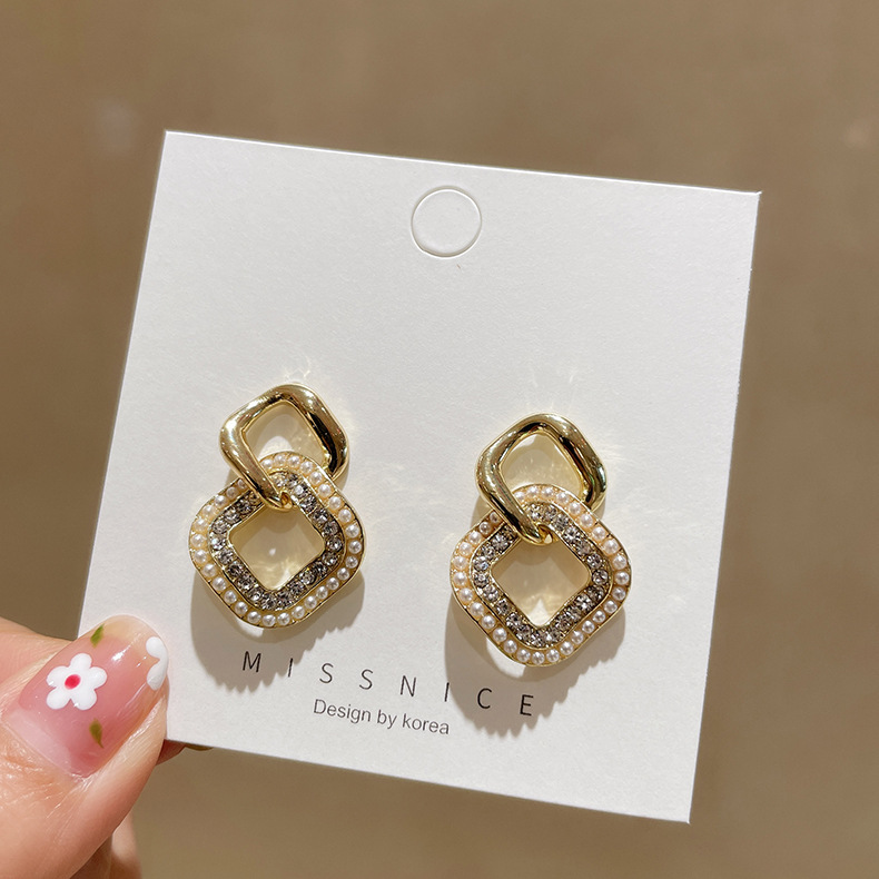 Korean Style Geometric Diamond-shape Pearl Earrings display picture 2