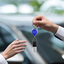 6个 颜色：图片色 材质：塑料+金属 易拉扣打火机套 伸缩打火机套