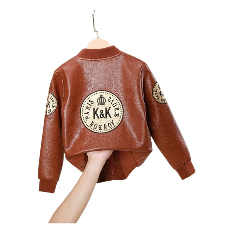 Кожаная куртка для мальчиков на осень и зиму, новый стиль для детей, стильная утепленная куртка из искусственной кожи на флисе, модная куртка с длинным рукавом для мальчиков