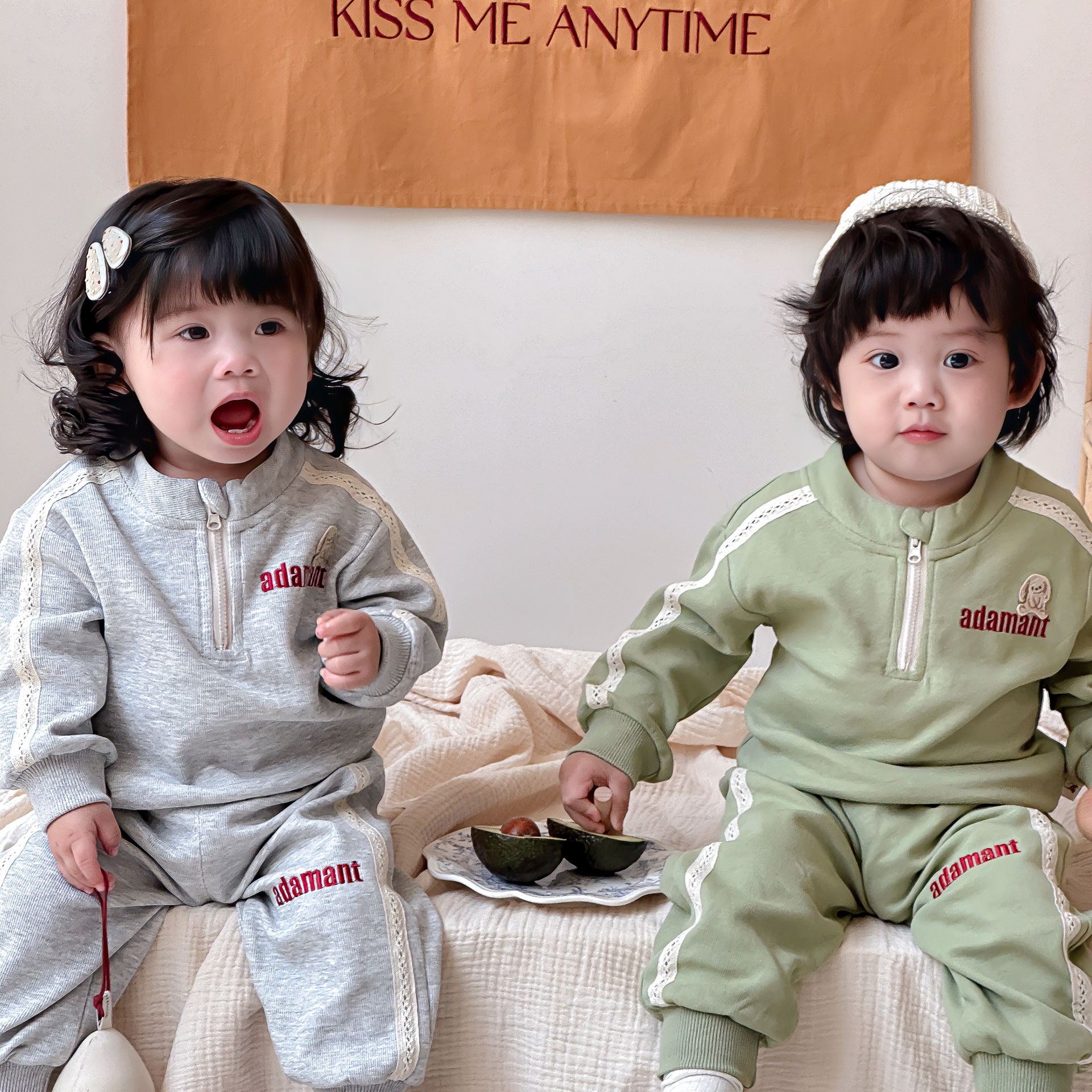 Ropa deportiva para bebés y niños, suéteres, trajes de manga larga, celebridades de Internet, chaquetas casuales para niños de moda, pantalones, ropa de primavera y otoño