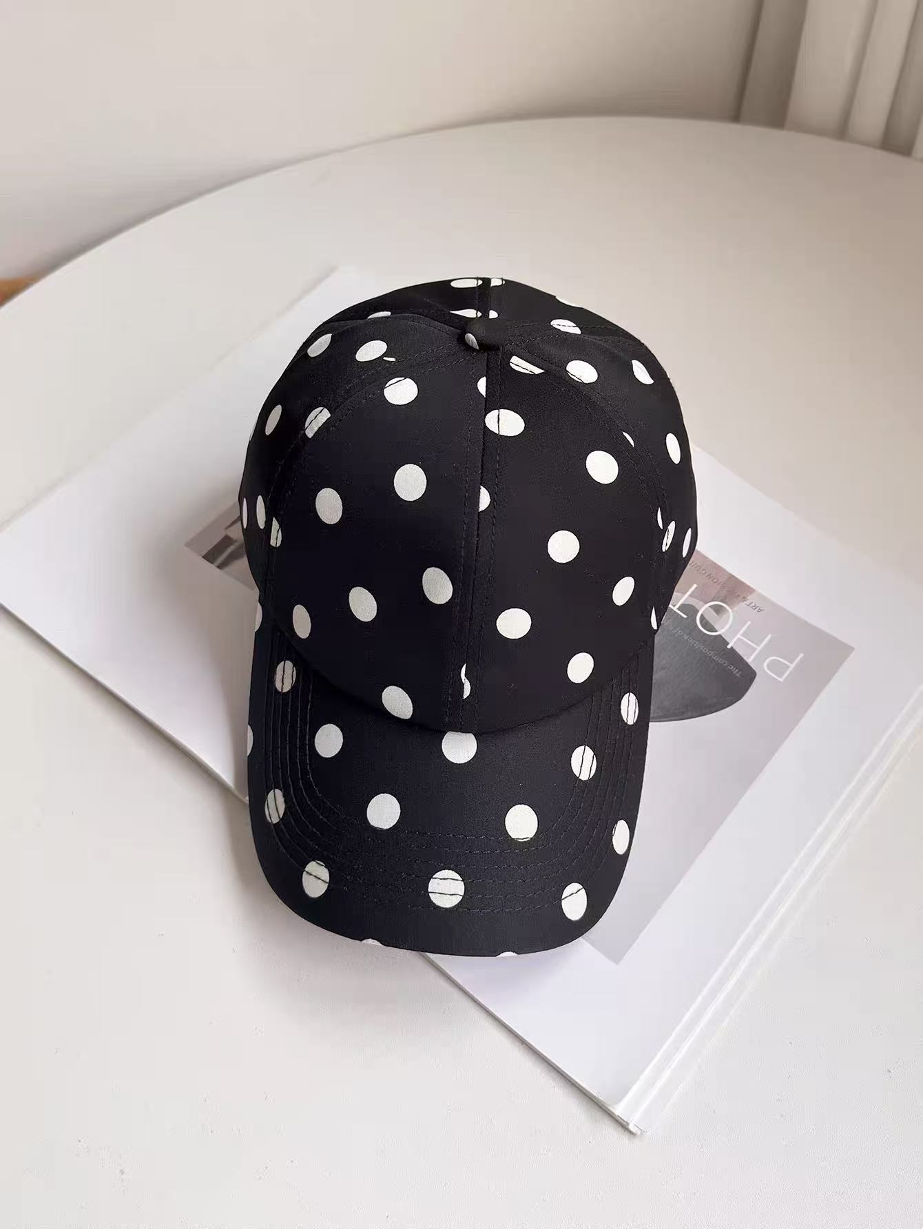 Coreano negro y blanco punto de onda sombrero de lengua de pato mujer sombrero de verano protector solar para mostrar la cara de la marea pequeña sombrero de béisbol casual