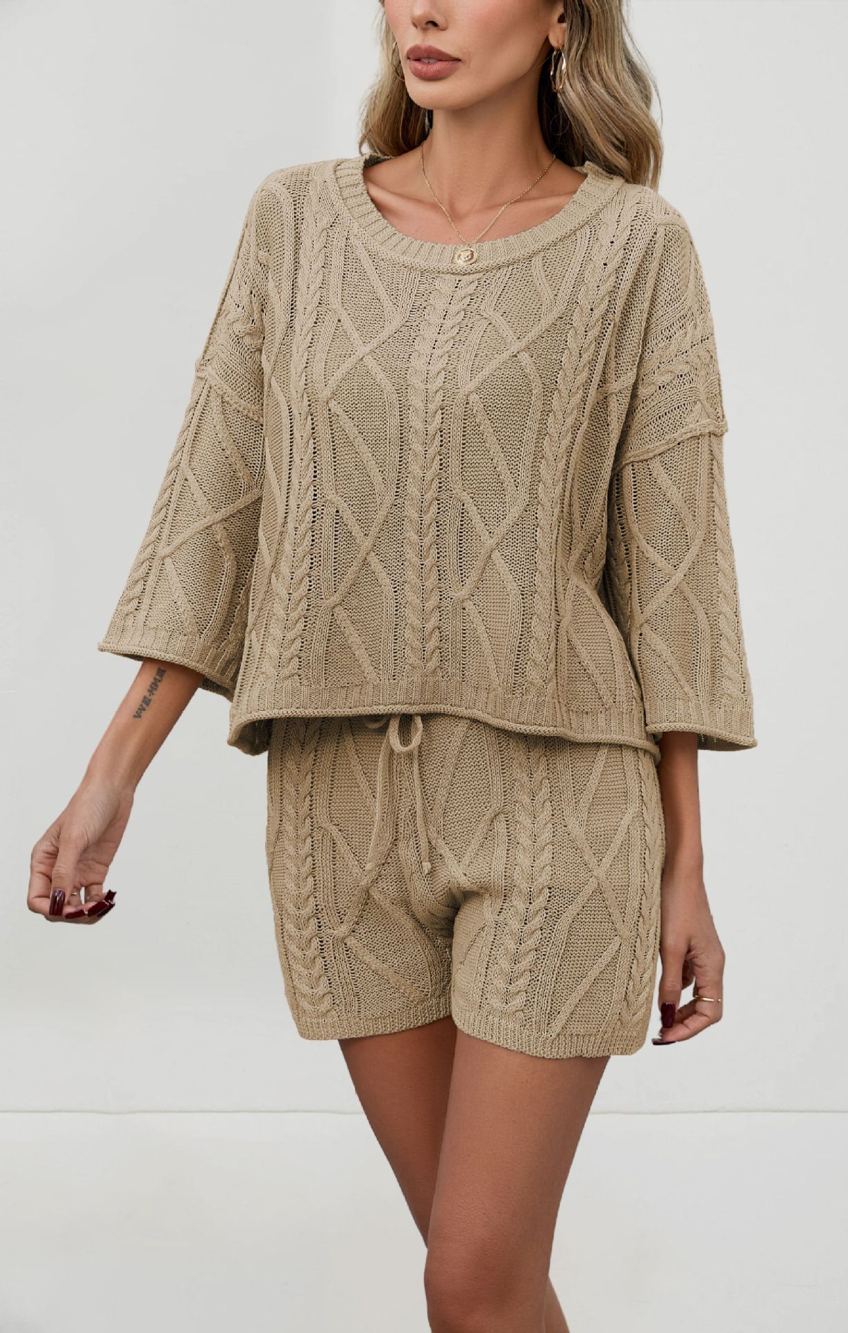 2026 primavera y verano europeo y americano casual torsión color sólido suéter de cuello redondo pantalones cortos de punto set de ropa de mujer transfronteriza Amazon