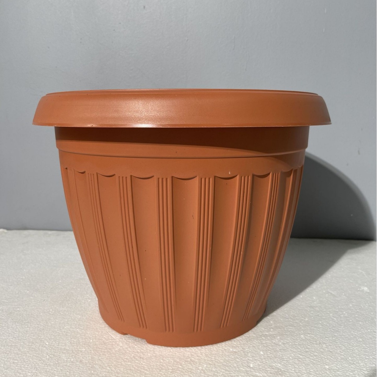 Suministro directo de fábrica ronda maceta de plástico balcón jardinería gran maceta imitación arcilla redonda de plástico maceta al por mayor image 3