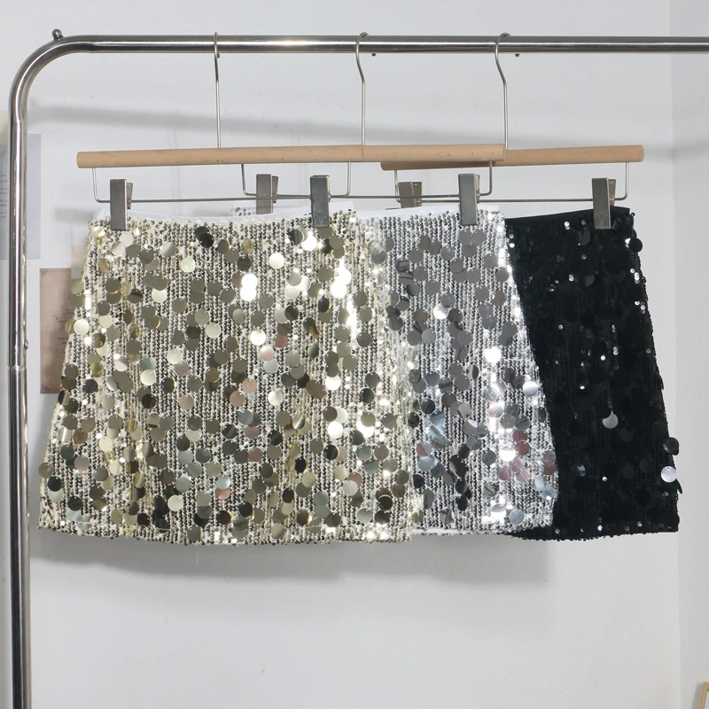 Настоящая фотография атмосферной короткой юбки А-силуэта с тяжелыми пайетками, высокой талией, стройнящим эффектом и защитой от воздействия, юбки на подкладке, закрывающей бедра 8036