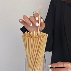 100本の天然麦わら細いストロー環境保護分解性麦わら使い捨て冷たい飲み物コーヒージュース小ストロー