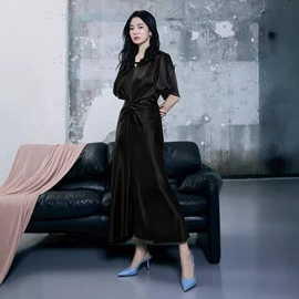 连衣裙;时尚休闲套装;耳钉