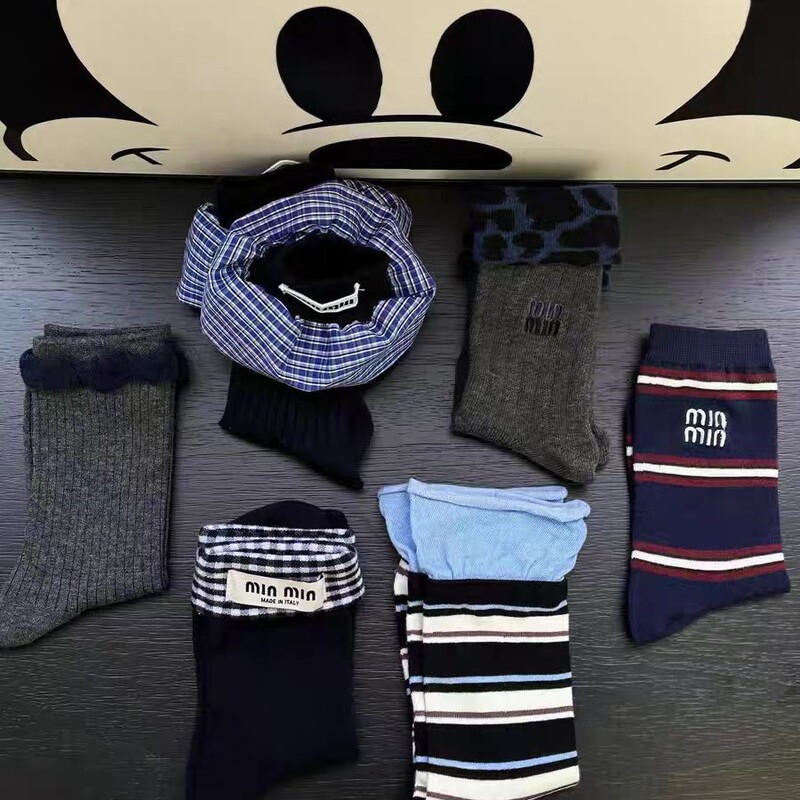 This is so fashionable! Beep this set of socks! The Xizang blue department is good at the feeling of the college ~ the texture of heavy industry is great!