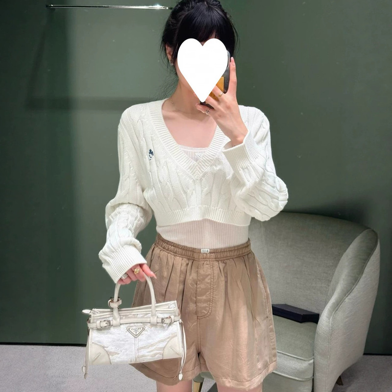 New autumn twist V-neck long-sleeve short cable-knit sweater New autumn twist V-neck long-sleeve short cable-knit sweater