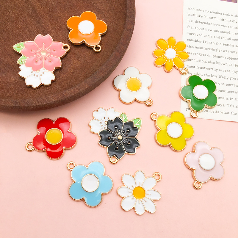4g Weight Pendant Jewelry Making Type 19 * 21mm, 20*22MM, 25*25mm Jewelry Making Size DIY Jewelry Accessories Classification 1 Piece Quantity Alloy Material Flower Pattern Polished Finish Enamel Design Cartoon Style, Sweet Style 1 Piece 19 * 21mm 20*22MM 25*25mm Alloy Flower Polished Pendant 无