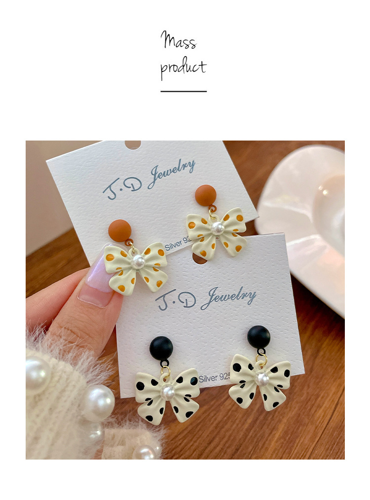 Korean 2021 New Earrings Autumn And Winter Women's Bow Pearl Earrings Refined Grace Earrings Ear Studs Tide display picture 7