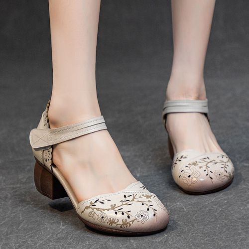 Ladies Sandals  Summer New Design Full-Grain Leather Thick Medium Heel Retro Chinese Style Hollow Shoes with Openwork Print