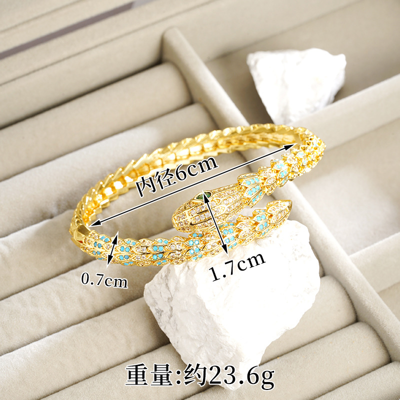 Brazalete de oro galvanizado de arena transfronteriza de 18k esmalte de color universal cabeza de serpiente de micro-pantalón anillo de piedra abierto joyas de estilo europeo y americano