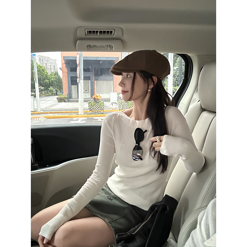 Baishiwang fried chicken crisp paste cloud-like somatosensory embroidered sweater women's early autumn elastic slim-fit slimming base shirt