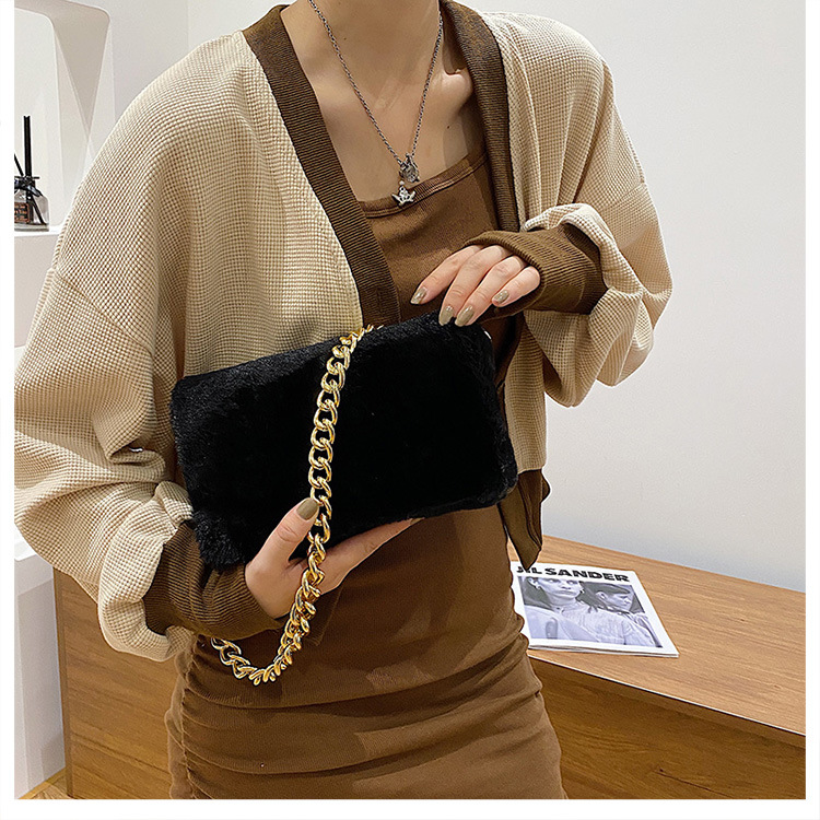 Simple Fashion Solid Color Plush Chain Shoulder Square Bag Wholesale Nihaojewelry display picture 2