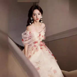 婚纱礼服裙时尚一字肩2025新款主持人演出服轻奢小众在逃公主礼服