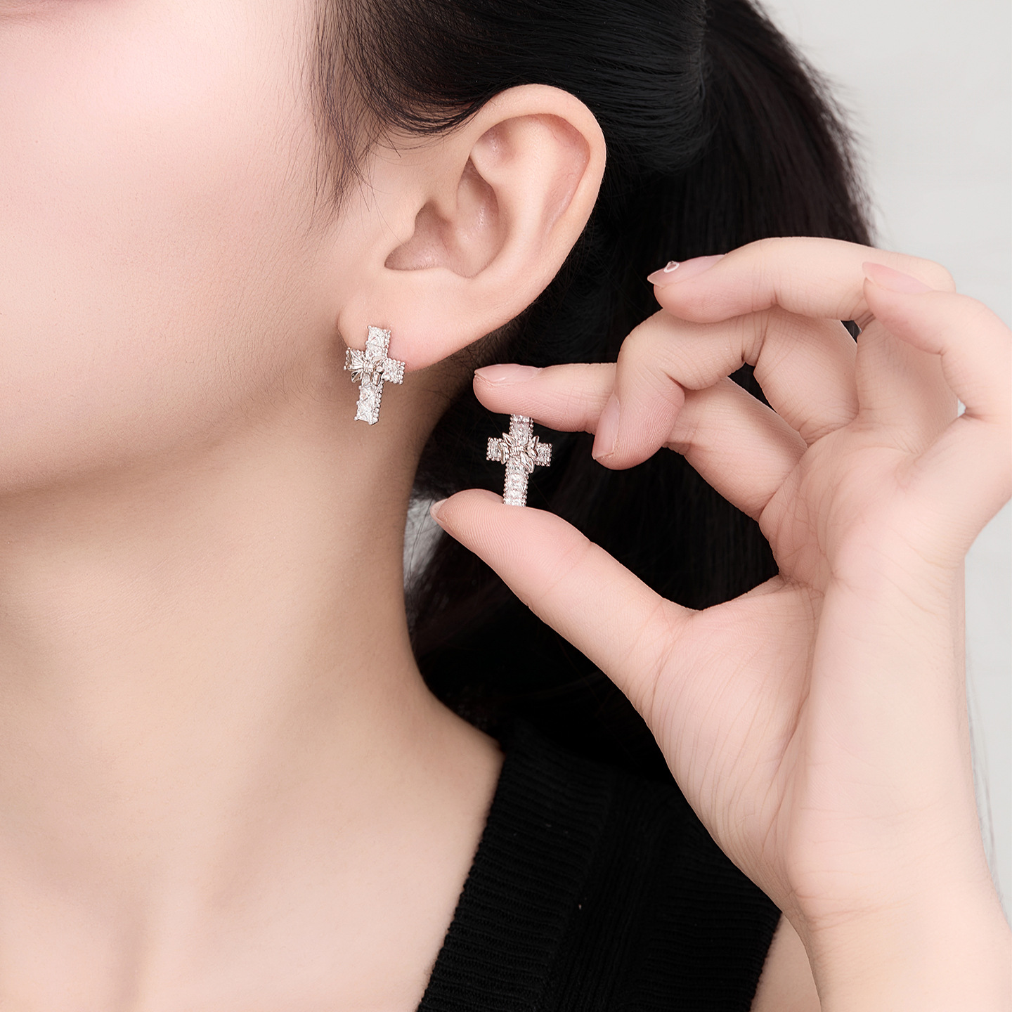 Xuping simple estilo arco cruz pernos ligeros de lujo temperamento nicho personalidad dulce y fresco pernos al por mayor mujeres