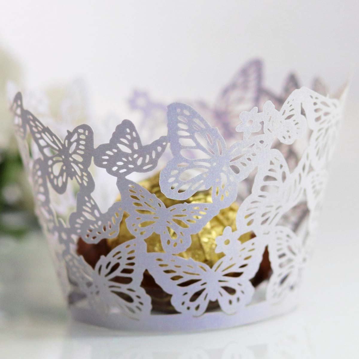 Amazon láser hueco mariposa taza de papel reflectante de oro pastel borde taza pastel hornear encaje en stock