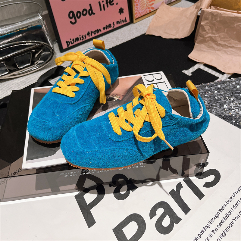 2025 nuevos zapatos casuales con cordones de cuero, zapatos de deporte, zapatos de entrenamiento alemanes, suela suave, cómodos zapatos individuales de todo fósforo, zapatos de galleta, zapatos de mujer