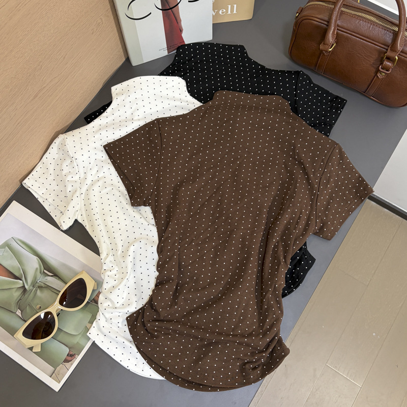 Real shot of 2026 autumn high-neck base shirt, Korean style slim-fit, high-elasticity polka dot short-sleeve T-shirt with shoulder pads, made of cotton Real shot of 2026 autumn high-neck base shirt, Korean style slim-fit, high-elasticity polka dot short-sleeve T-shirt with shoulder pads, made of cotton